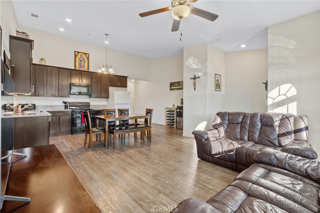 1237 East Orange Street Avenal, CA 93204 - Photo 4 of 27