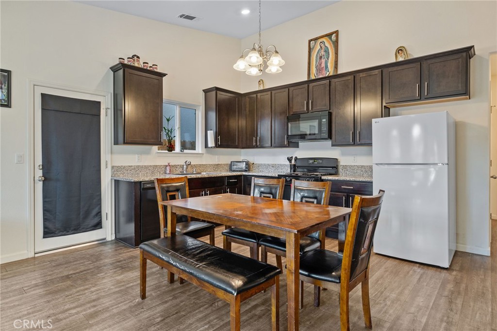 1237 East Orange Street Avenal, CA 93204 - Photo 7 of 27