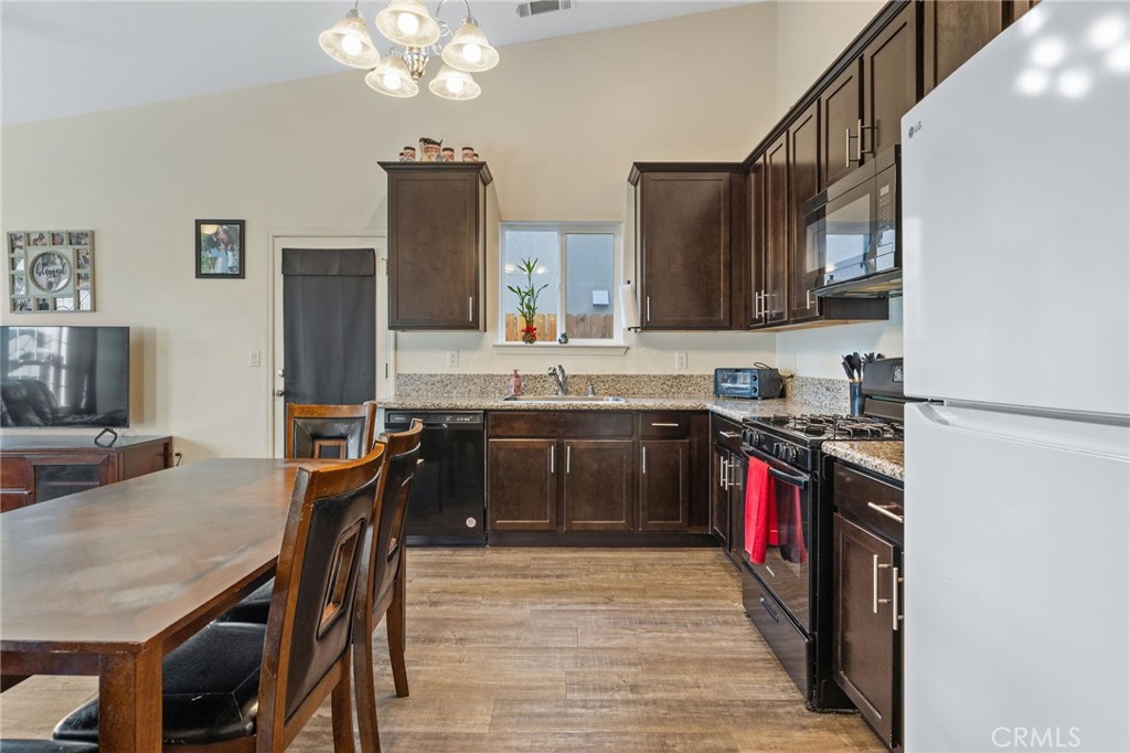 1237 East Orange Street Avenal, CA 93204 - Photo 8 of 27