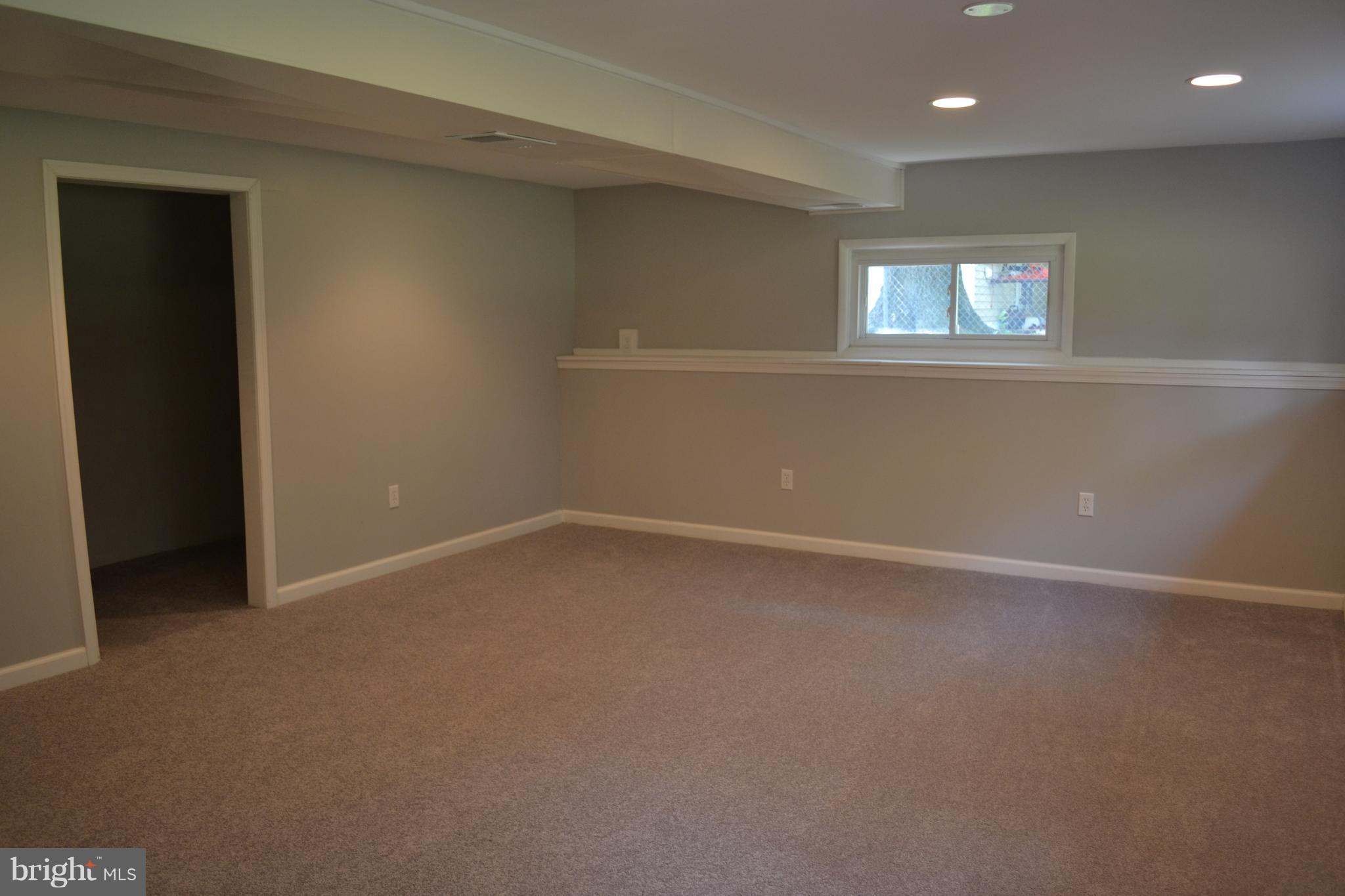 492 Rita Drive Odenton, MD 21113 - Photo 16 of 30 Family Room
