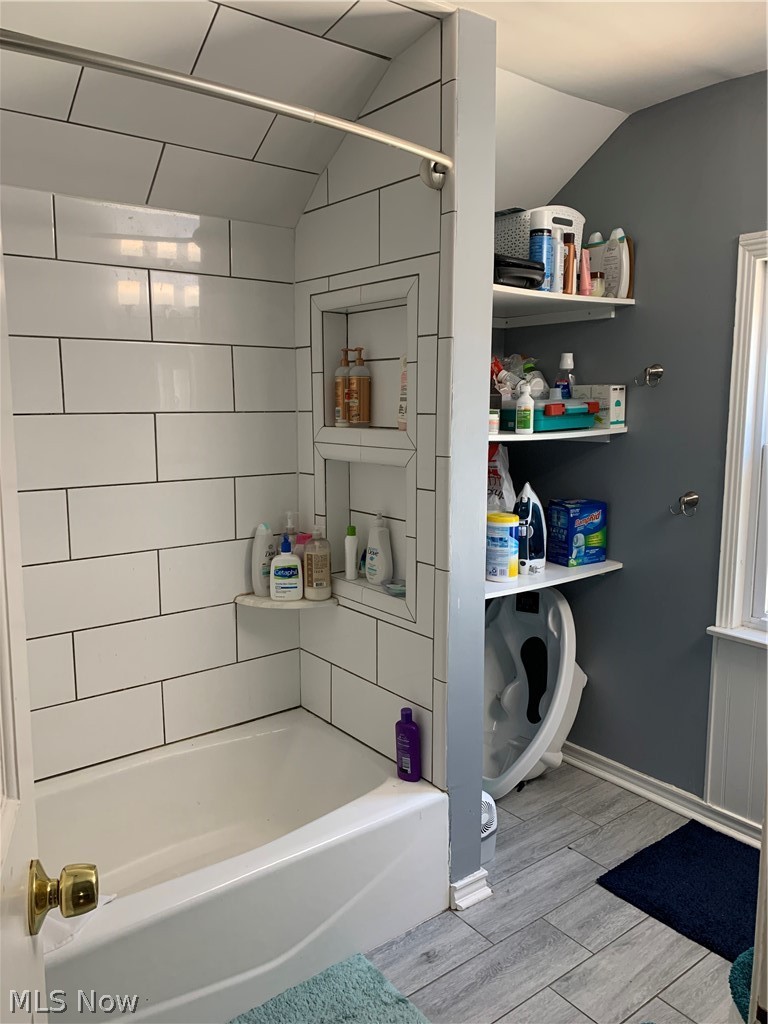 1372 Clearview Road Cleveland, OH 44124 - Photo 11 of 21 Bathroom
