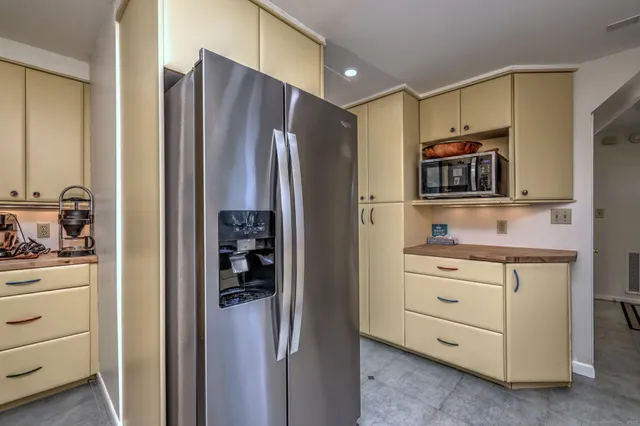 $699,000 | 4 Cambridge Court, East Haven, CT 06512