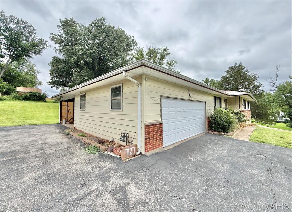 7127 Becker Road Oakville, MO 63129 - Photo 24 of 28 Gallery Image 24