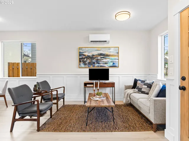 $389,900 | 7460 North Polk Avenue, Portland, OR 97203