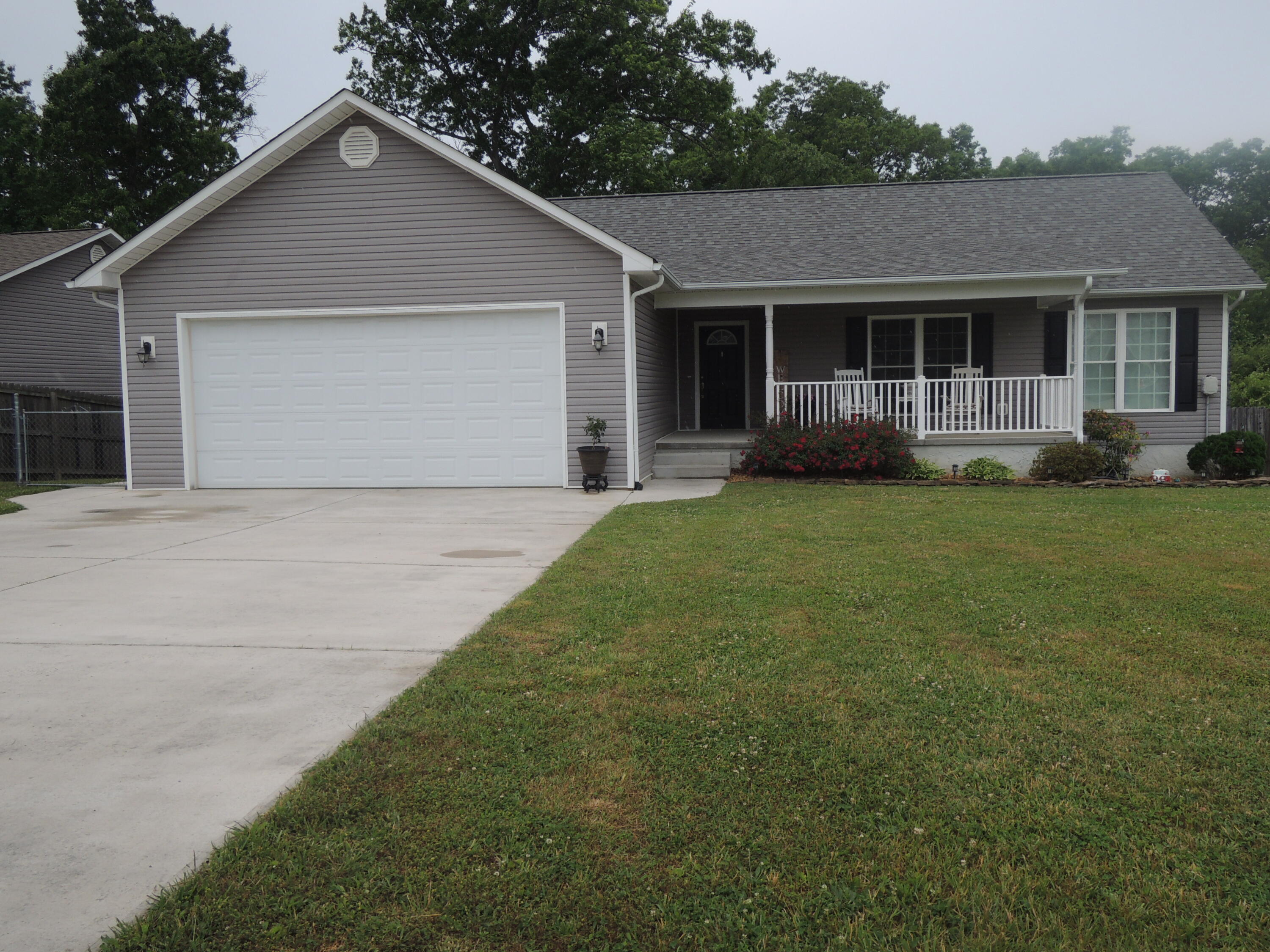 207 Fawn Loop Crossville, TN 38555 - Photo 2 of 26 DSCN7307 (1)