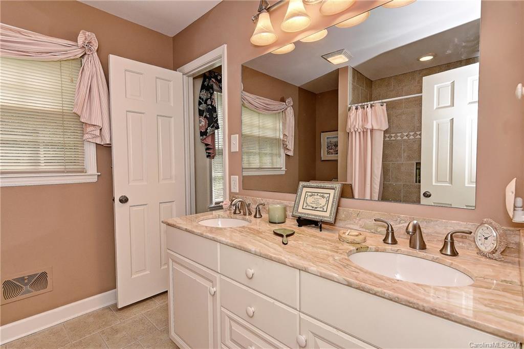 4301 Crossgate Road Charlotte, NC 28226 - Photo 13 of 24 Gallery Image 13