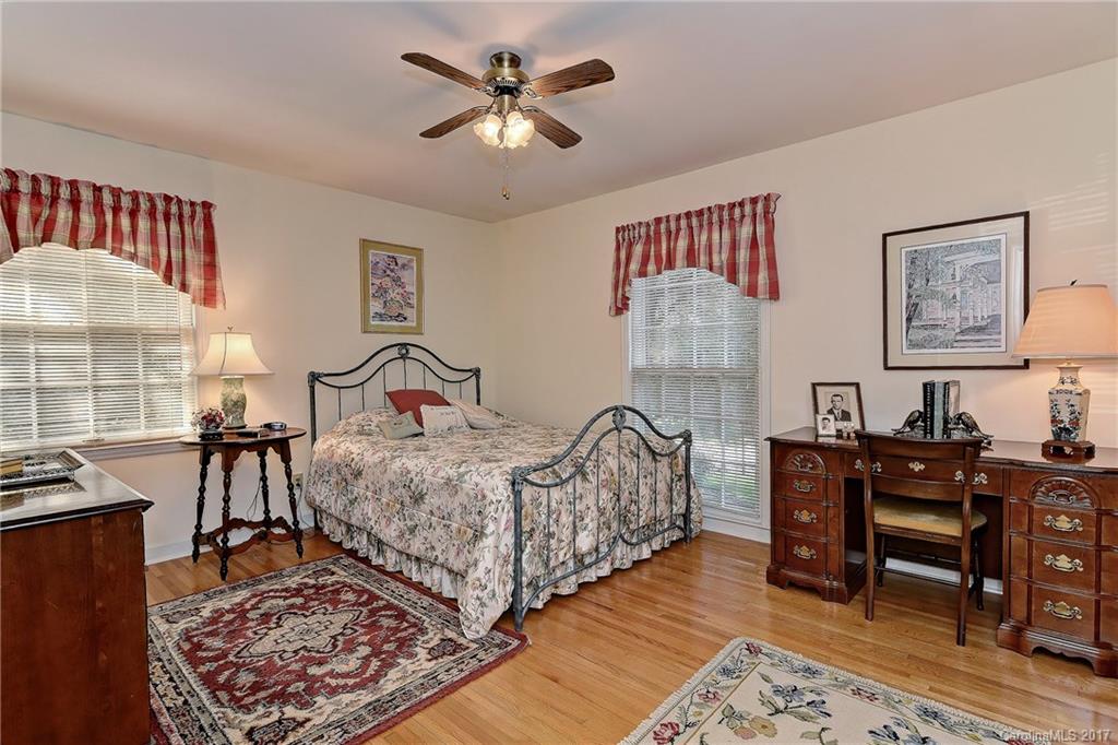 4301 Crossgate Road Charlotte, NC 28226 - Photo 16 of 24 Gallery Image 16
