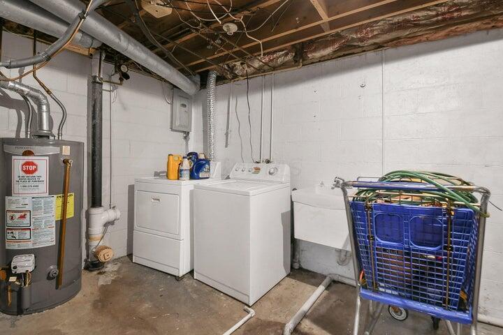 5690 Beechcroft Road, Unit B Columbus, OH 43229 - Photo 13 of 20 laundry