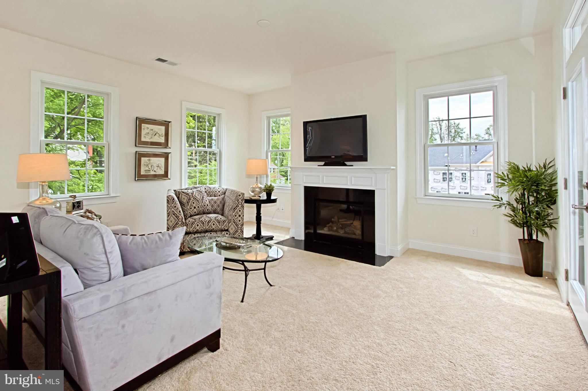 2728 Chain Bridge Road Vienna, VA 22181 - Photo 20 of 30 Sitting Room
