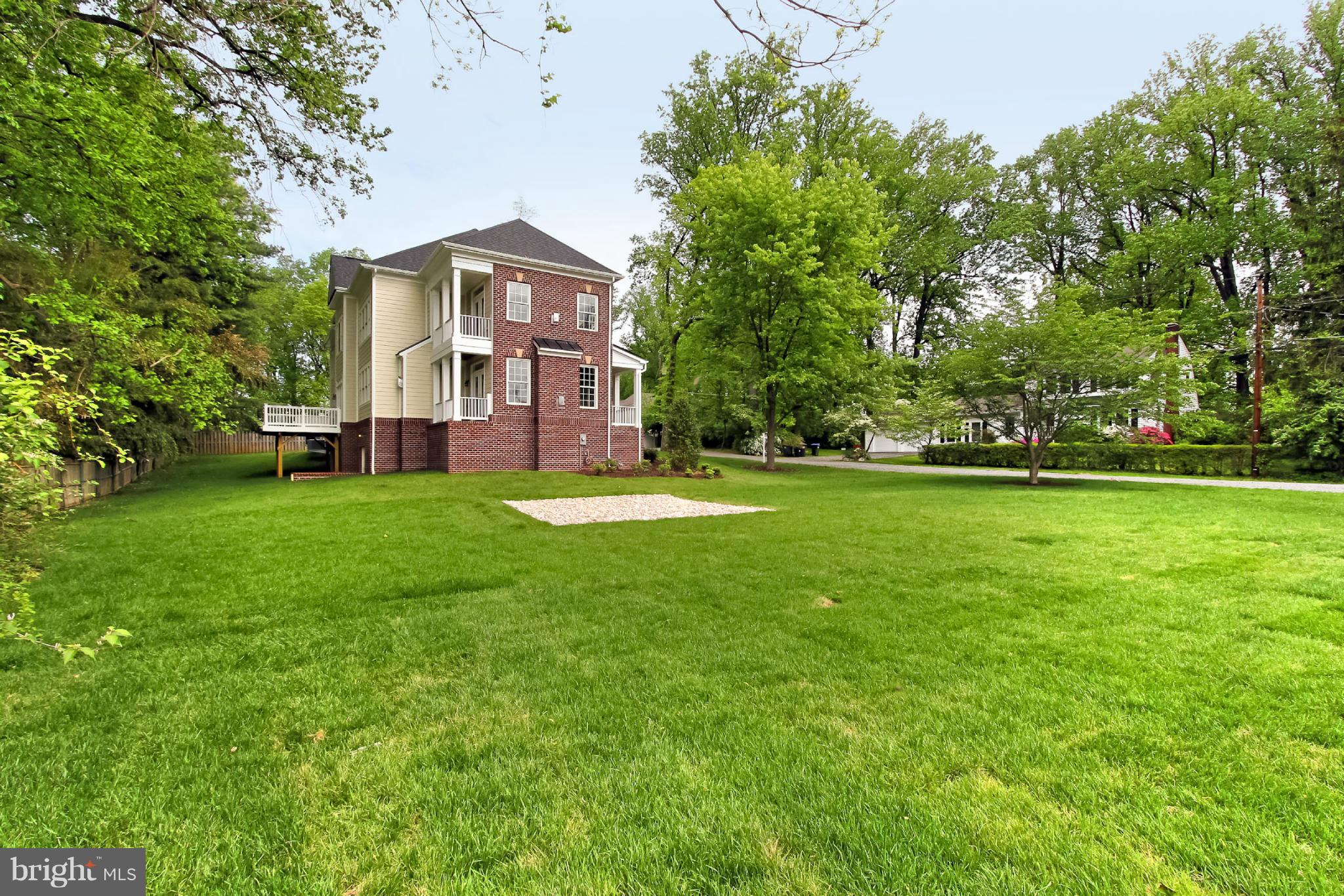 2728 Chain Bridge Road Vienna, VA 22181 - Photo 30 of 30 Exterior (Rear)