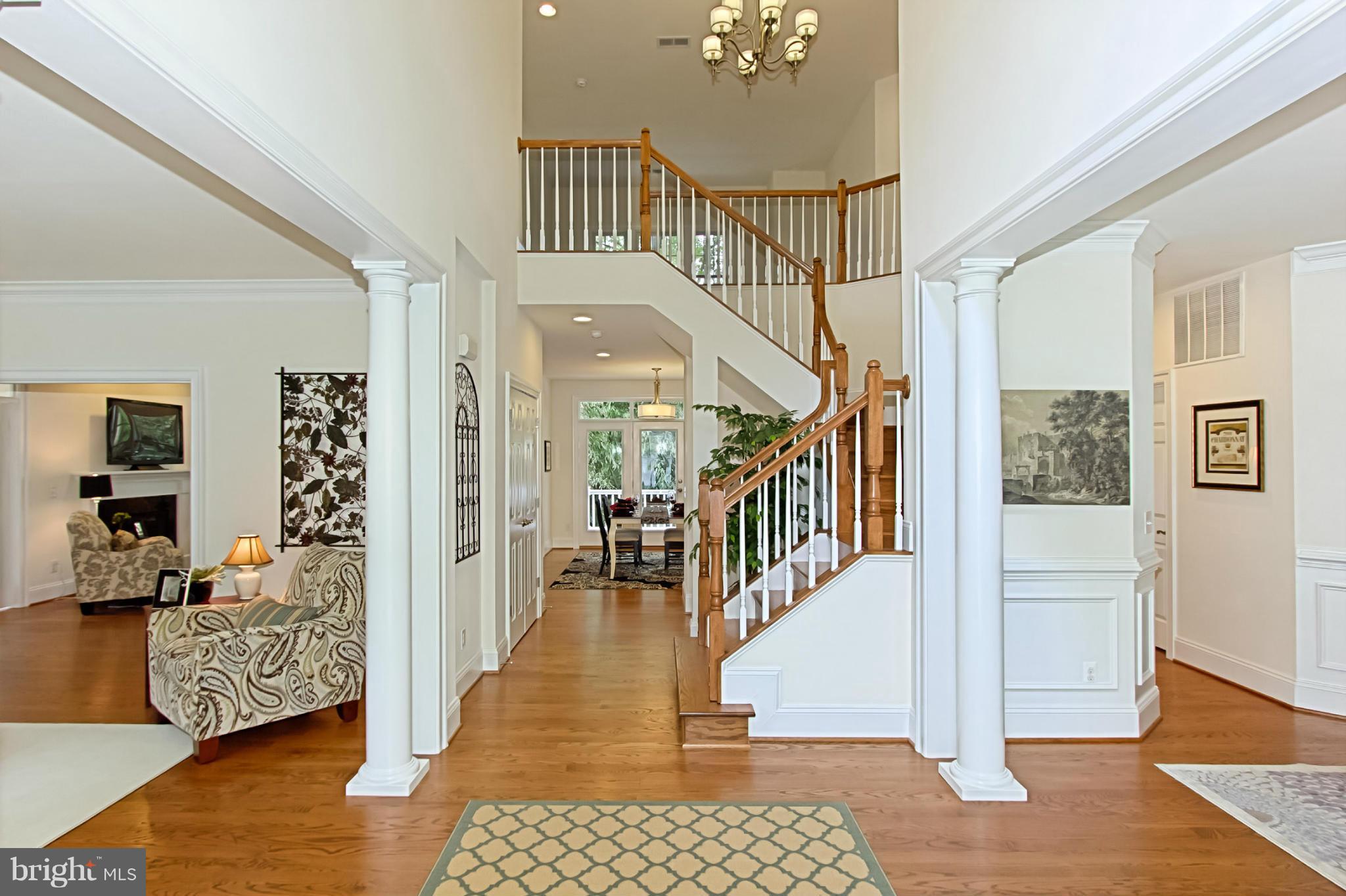 2728 Chain Bridge Road Vienna, VA 22181 - Photo 4 of 30 Foyer