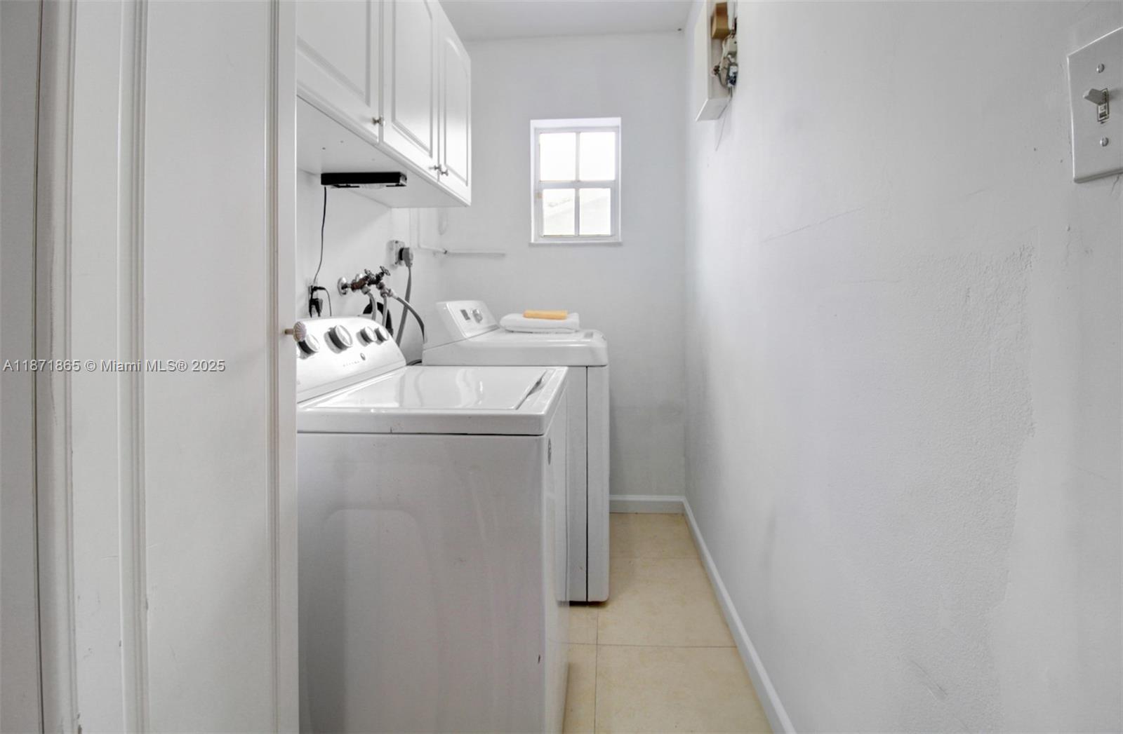 9930 Southwest 48th Street Miami, FL 33165 - Photo 28 of 29 a utility room with dryer and washer