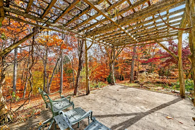 $895,000 | 8650 Mt Nebo Road, Freetown, IN 47235