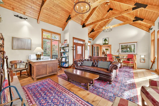 $895,000 | 8650 Mt Nebo Road, Freetown, IN 47235