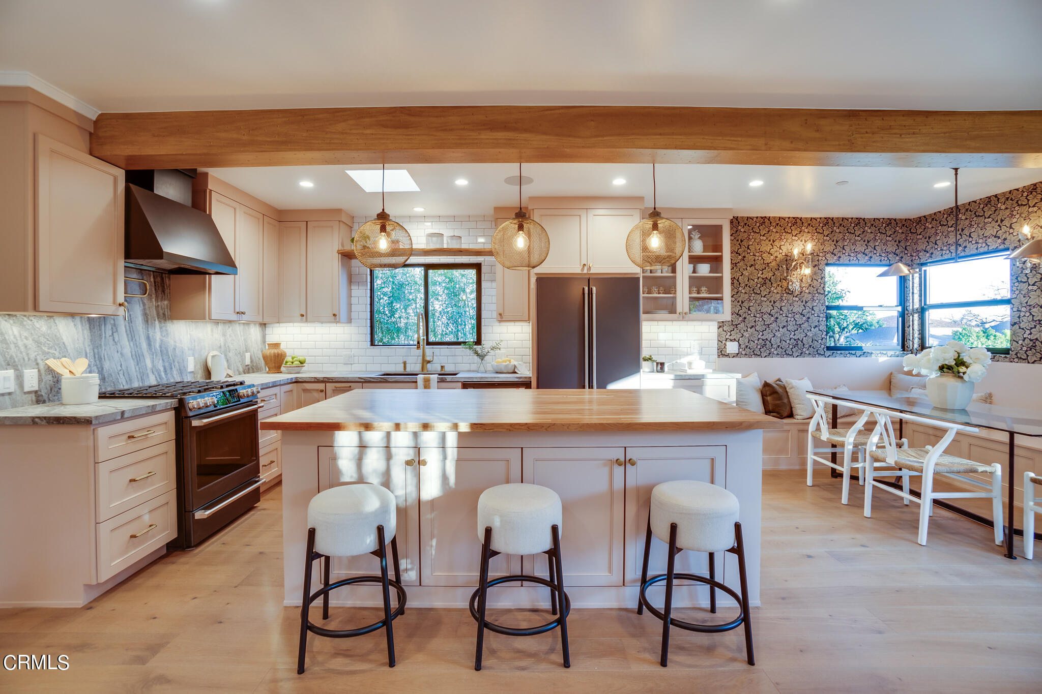2425 Cooley Place Pasadena, CA 91104 - Photo 19 of 74 a large kitchen with a table and chairs