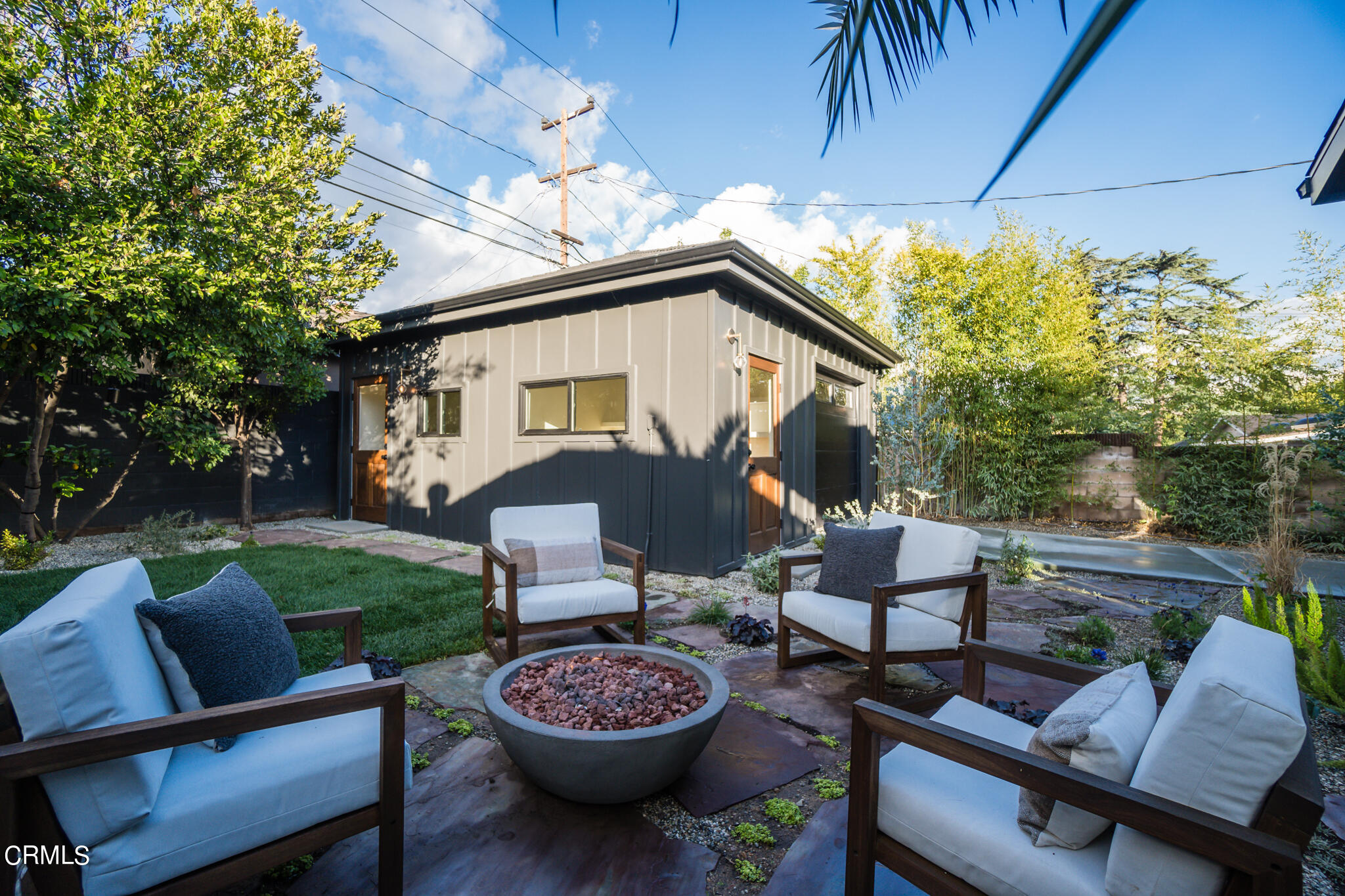2425 Cooley Place Pasadena, CA 91104 - Photo 60 of 74 a view of a outdoor space with a table and chairs