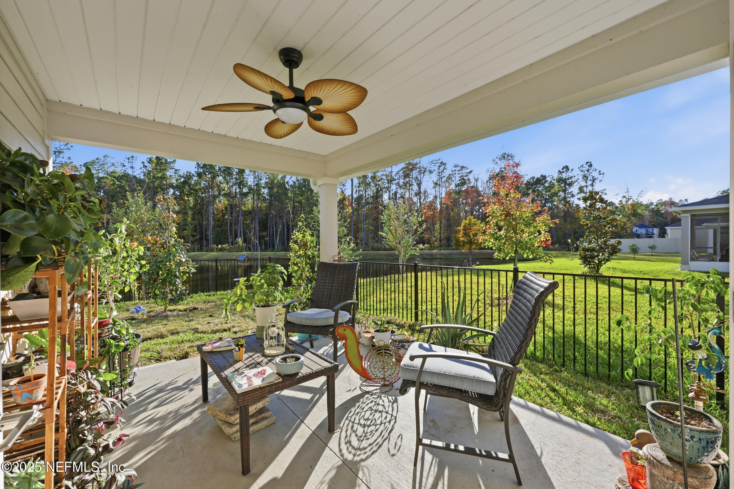335 Boulder Lane St. Johns, FL 32259 - Photo 5 of 32 a view of a chairs and table in patio