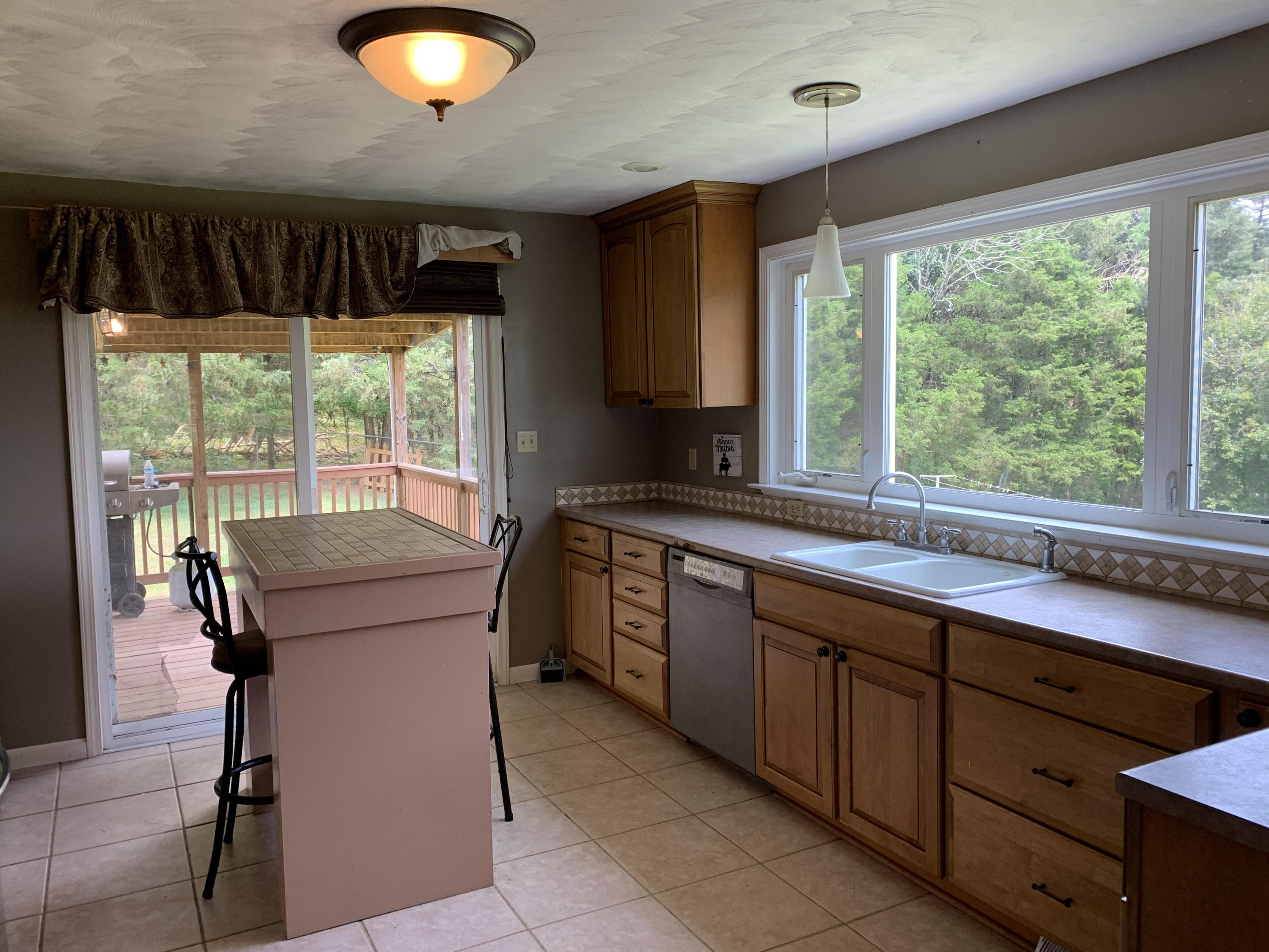 5370 Botetourt Kitchen1
