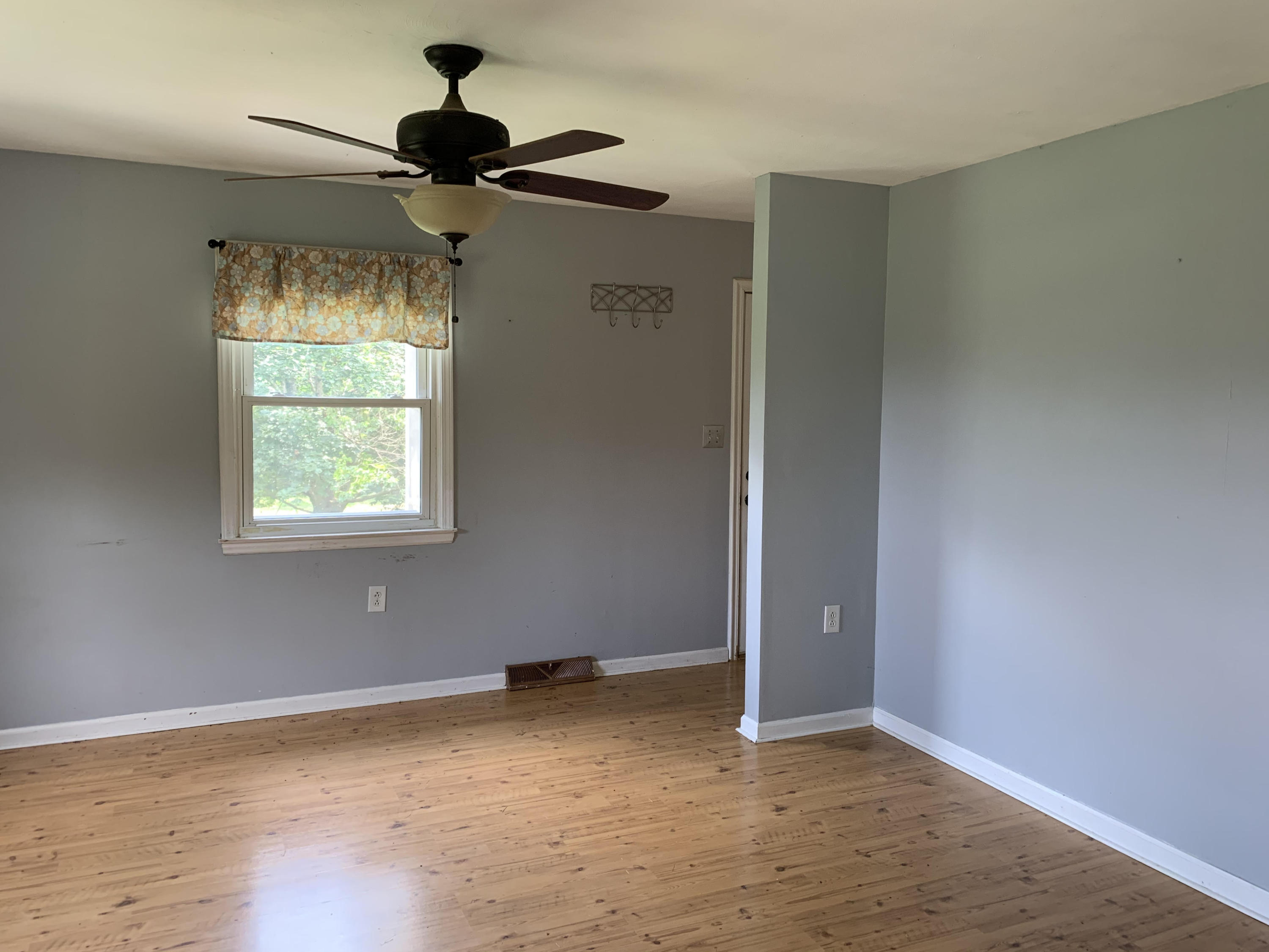 5370 Botetourt Living room