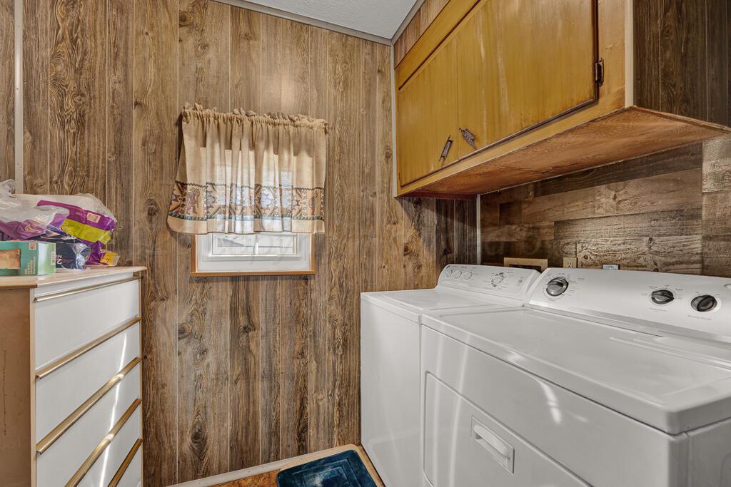 5025 South Crockett Street Amarillo, TX 79110 - Photo 24 of 30 a utility room with dryer and washer