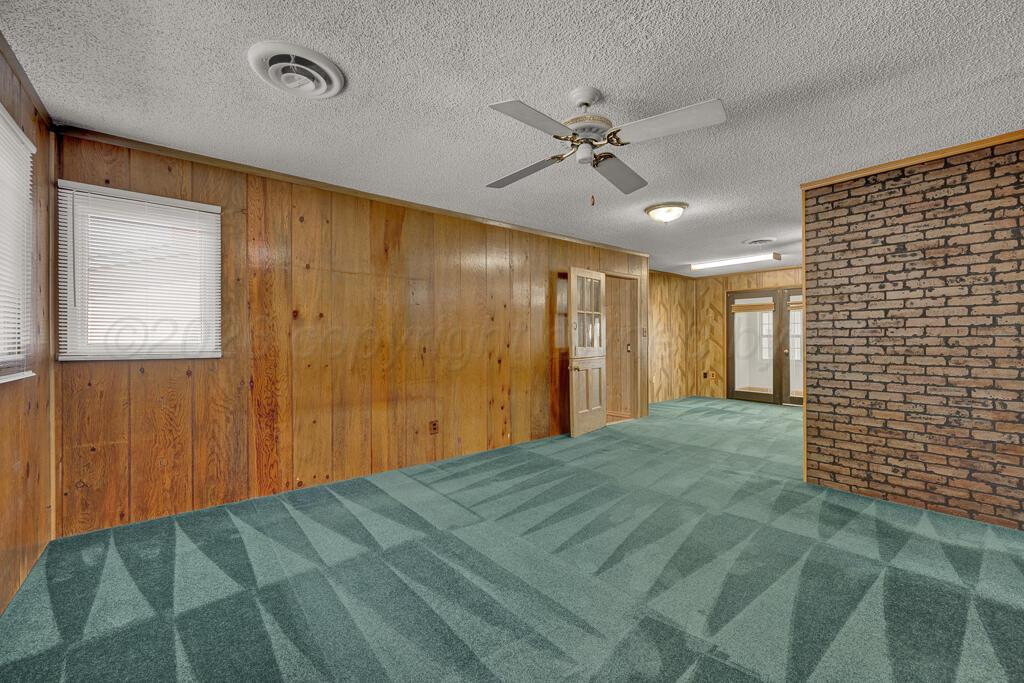5025 South Crockett Street Amarillo, TX 79110 - Photo 3 of 30 a view of an empty room