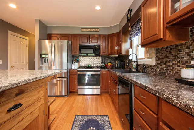 $450,000 | 902 Highway 16, Hardwick, VT 05836