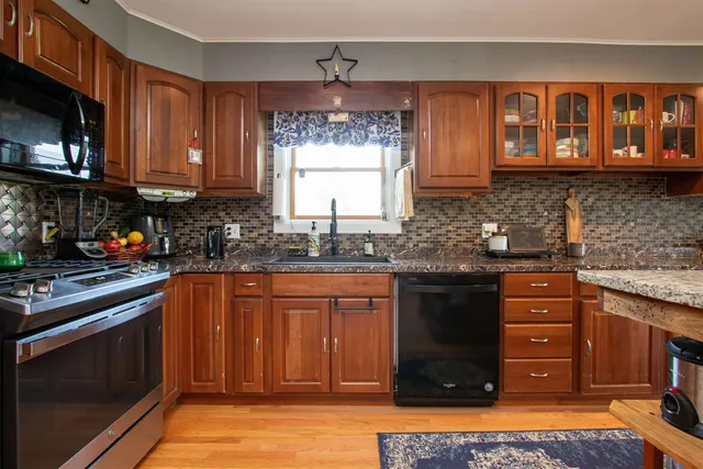 $450,000 | 902 Highway 16, Hardwick, VT 05836