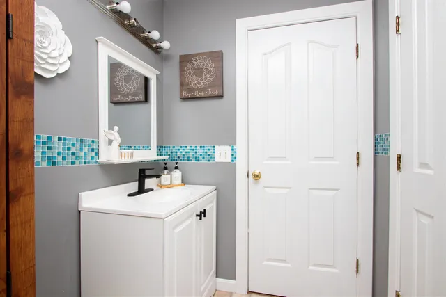 $450,000 | 902 Highway 16, Hardwick, VT 05836