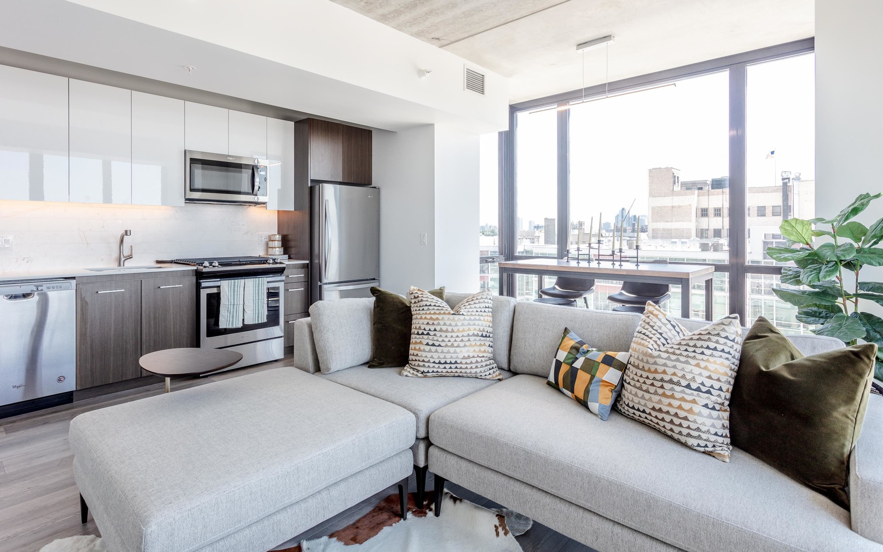 1640 West Division Street, Unit 1301 Chicago, IL 60622 - Photo 3 of 30