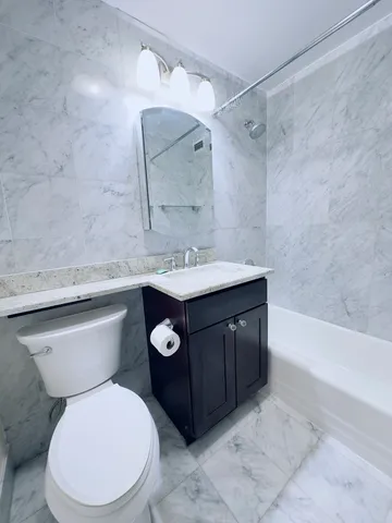 $2,400 | 400 East Randolph Street, Unit 3201, Chicago, IL 60601