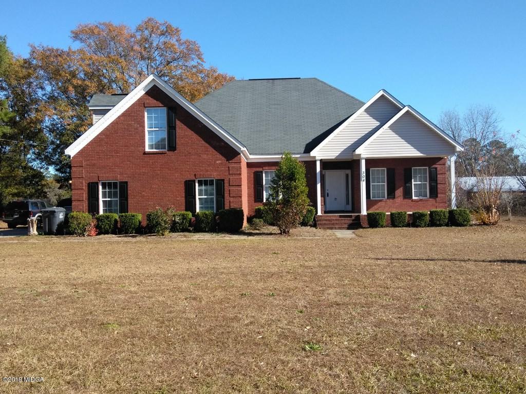 304 Browning Pointe Road Macon, GA 31216 - Photo 1 of 15 a front view of a house with a yard and green space