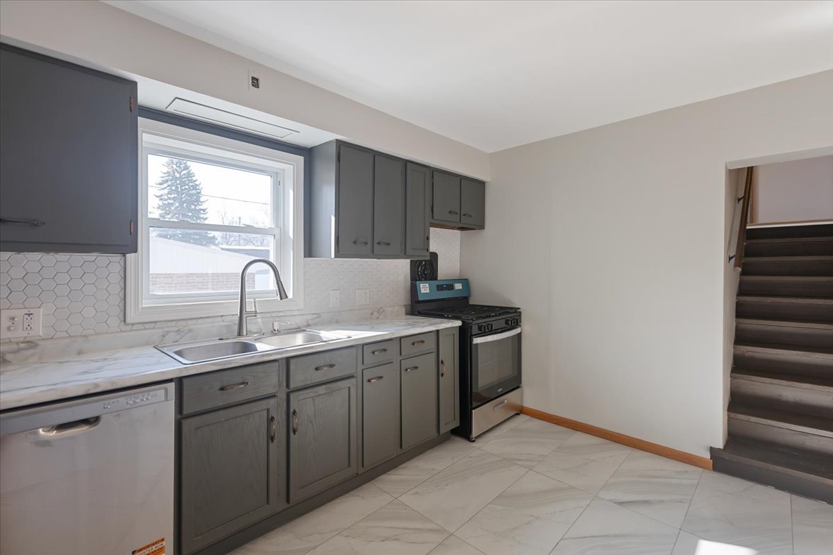 12226 South Racine Avenue Chicago, IL 60643 - Photo 9 of 28