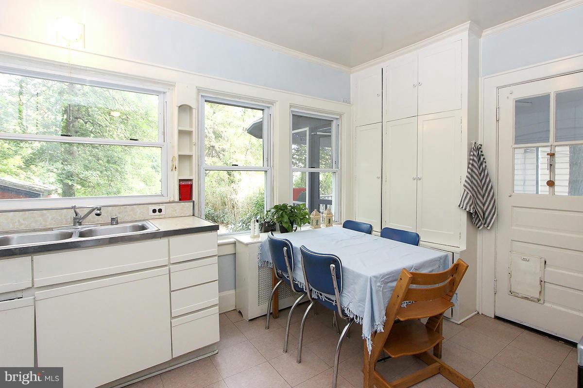 7313 Blair Road Northwest Washington, DC 20012 - Photo 14 of 30 Table space