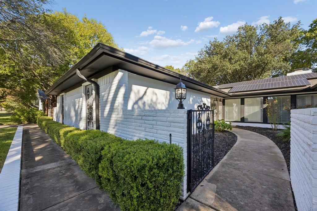 18 Legend Road Benbrook, TX 76132 - Photo 3 of 25 Gallery Image 3