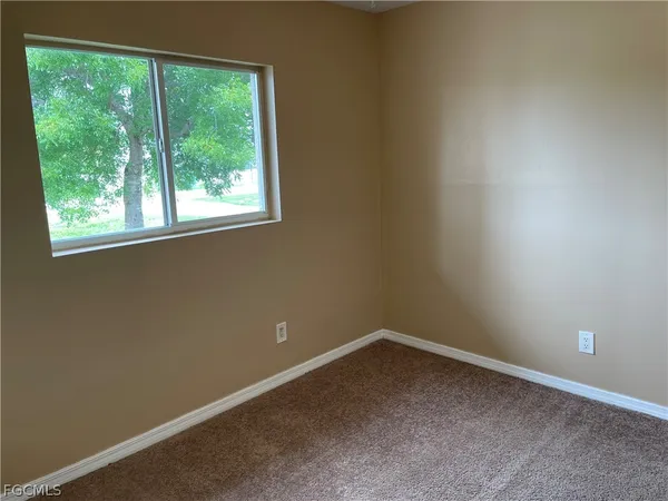 $1,295 | 2519 Park Road, Lehigh Acres, FL 33971