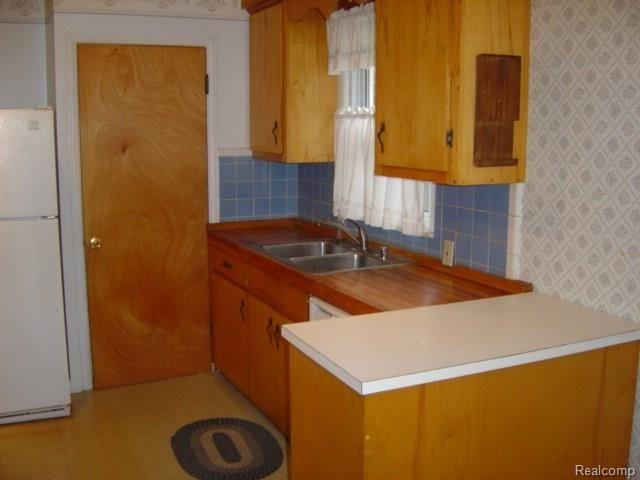 9948 Inkster Road Redford, MI 48239 - Photo 8 of 25 INKSTER KITCHEN.JPG