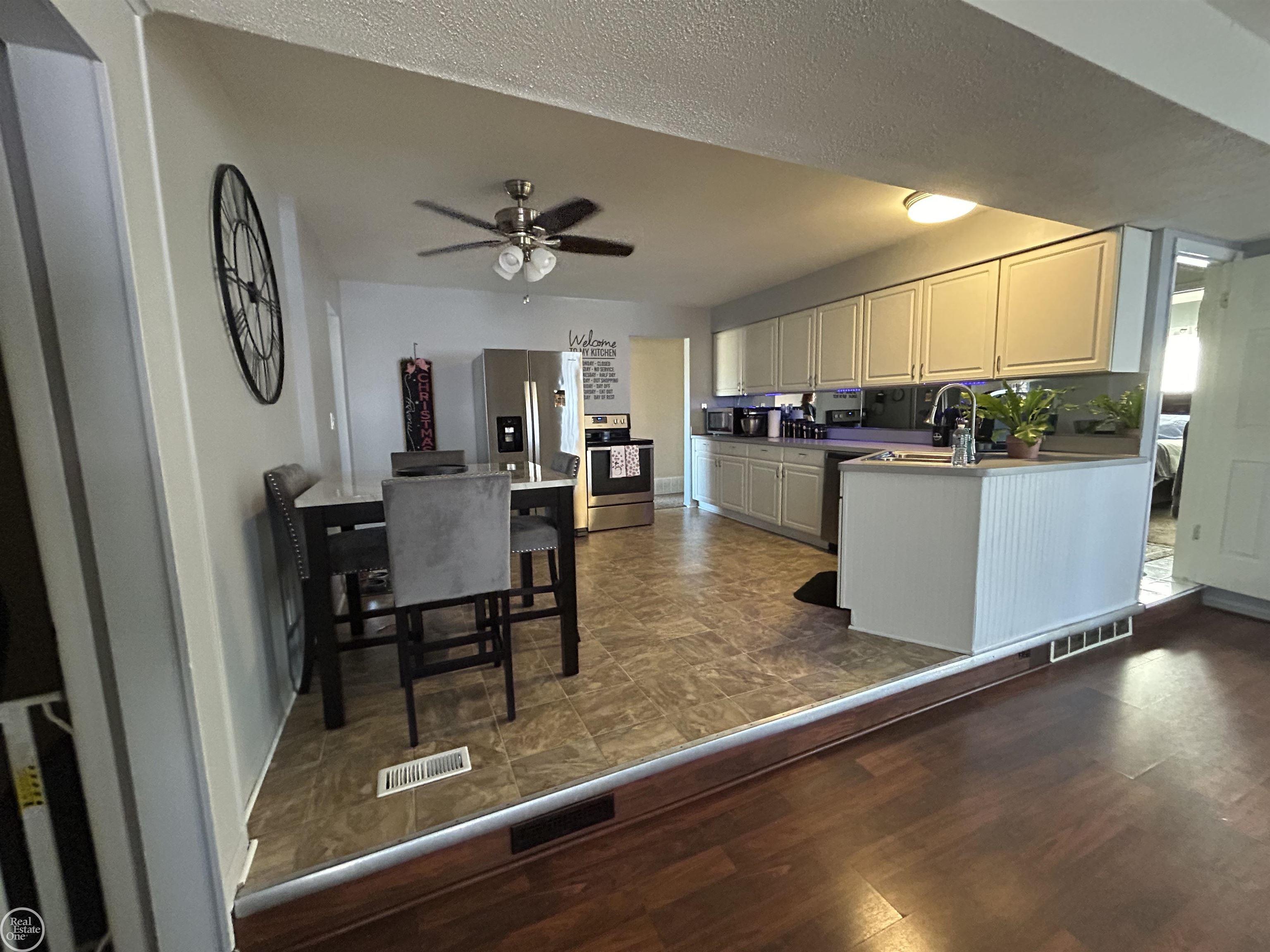 14228 East 14 Mile Road Warren, MI 48088 - Photo 5 of 18 50129963-157f8bda-48ac-4460-847b-22e138bef6e1.JPG