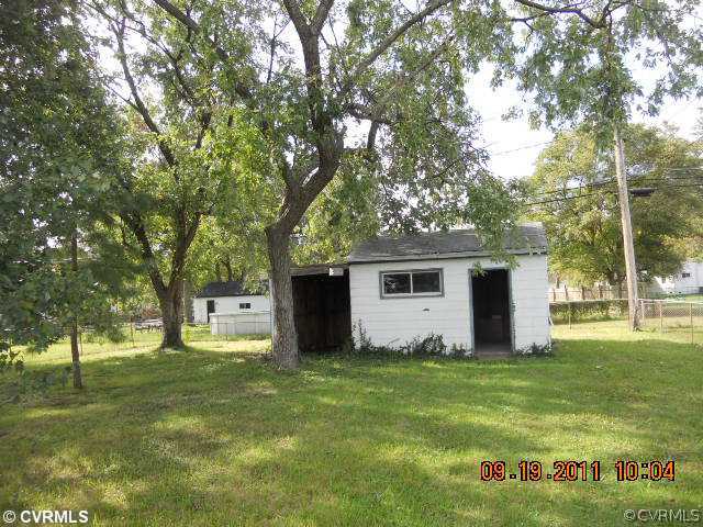 25 Wootton Road Sandston, VA 23150 - Photo 3 of 9 Yard/Garden