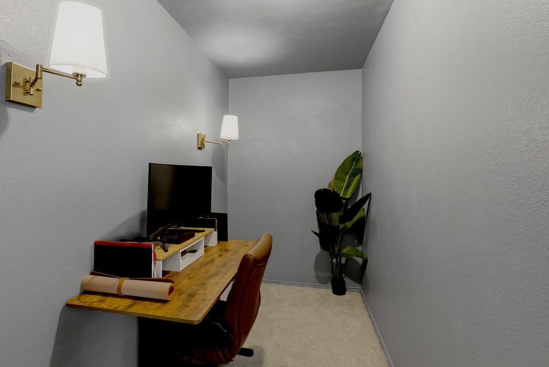 75 Jan Lane Georgetown, TX 78626 - Photo 23 of 32 Private home office or study nook, ideal for remote work or focused productivity.