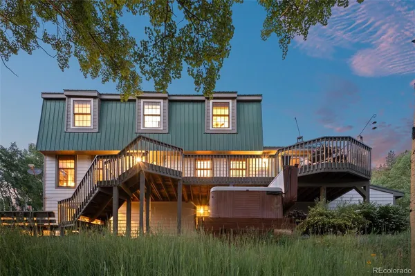 a view of front of house with a yard
