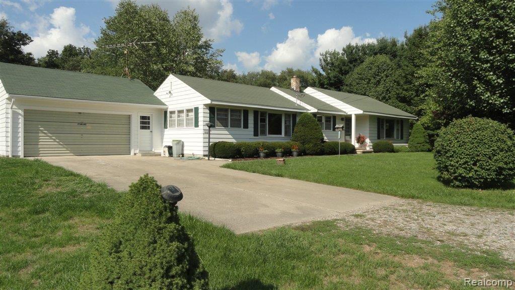 4246 West Commerce Road Milford, MI 48380 - Photo 1 of 25 DSC02214.JPG