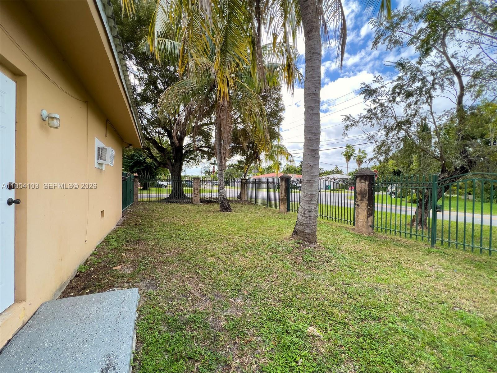 6295 Southwest 33rd Street Miami, FL 33155 - Photo 12 of 13