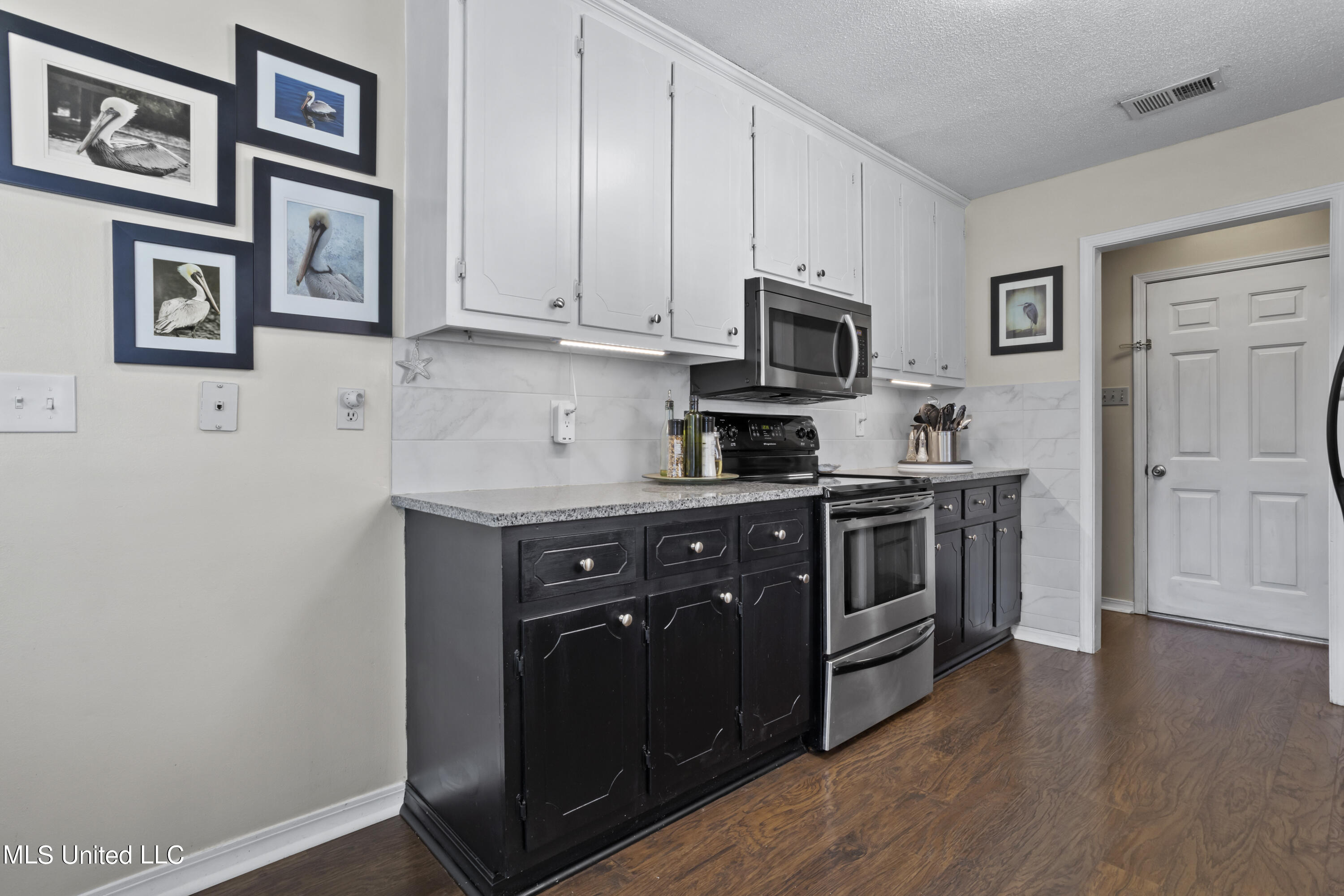 979 Bluff Ridge Biloxi, MS 39532 - Photo 11 of 21 011