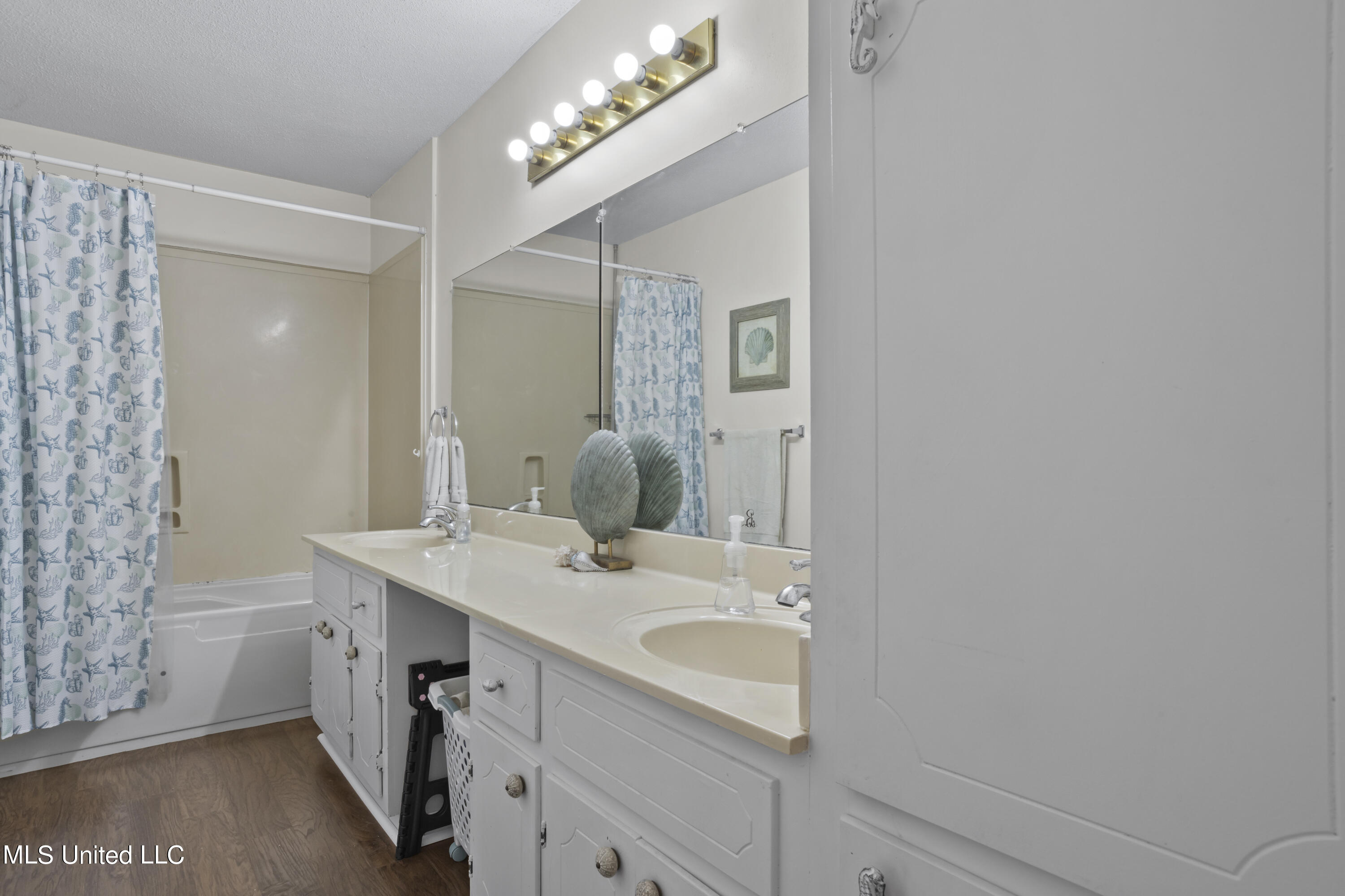 979 Bluff Ridge Biloxi, MS 39532 - Photo 18 of 21 018