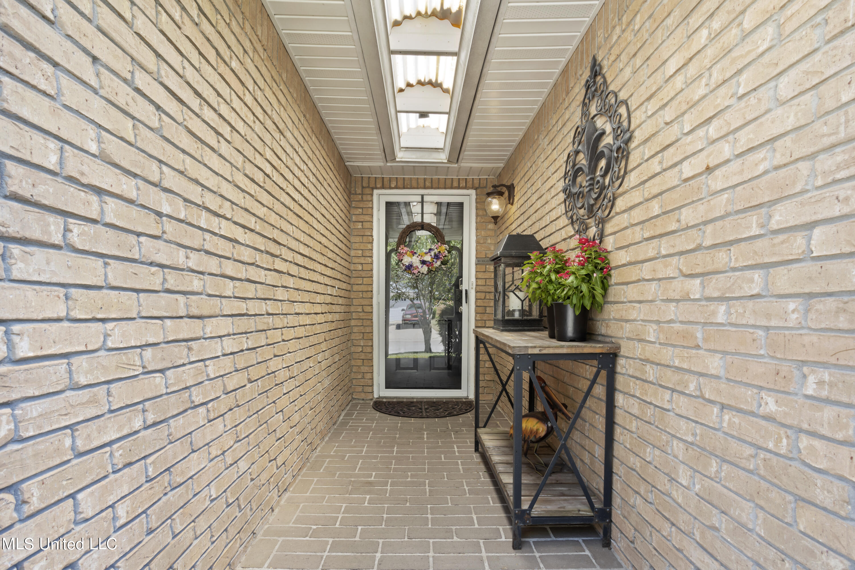 979 Bluff Ridge Biloxi, MS 39532 - Photo 3 of 21 003