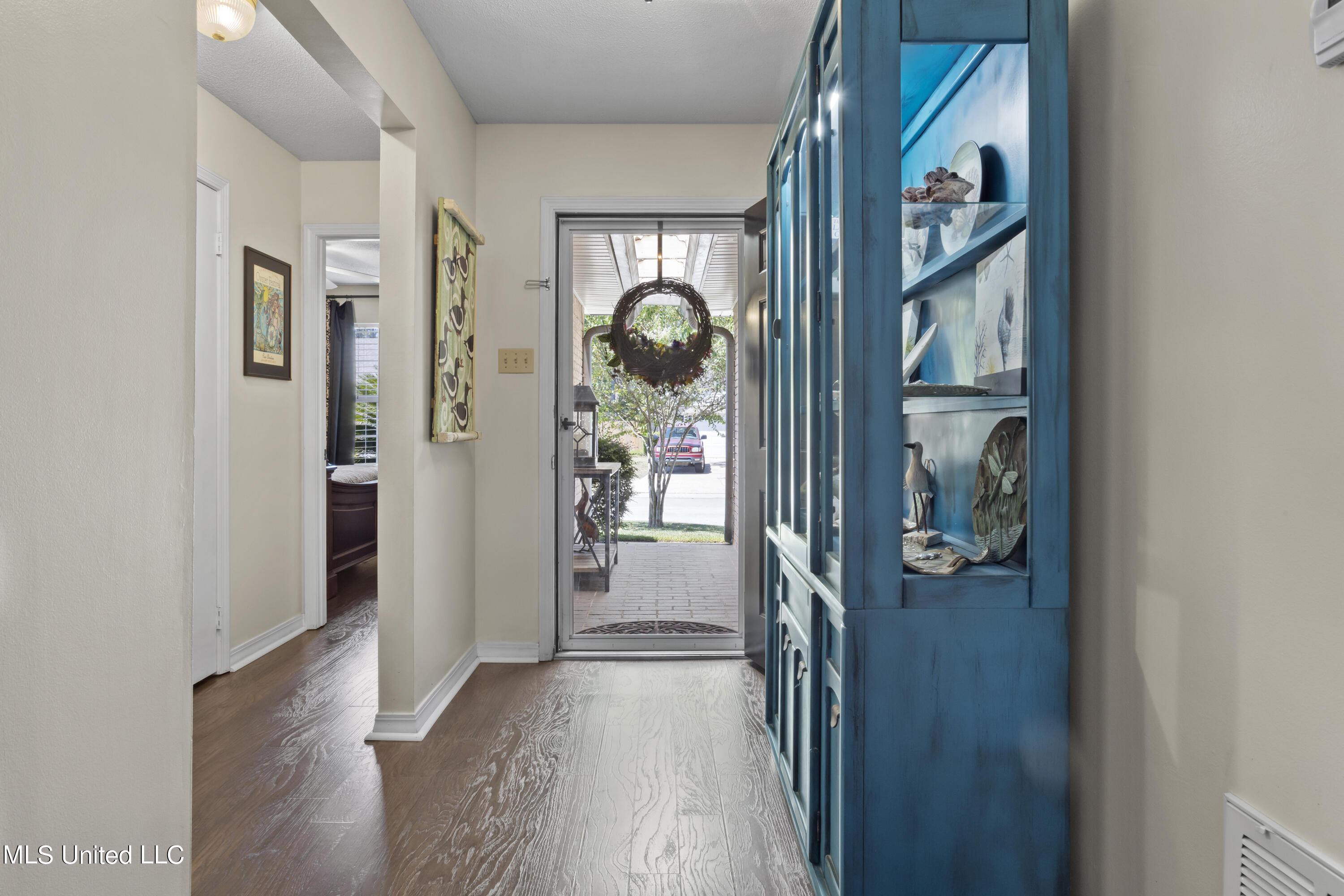 979 Bluff Ridge Biloxi, MS 39532 - Photo 4 of 21 004