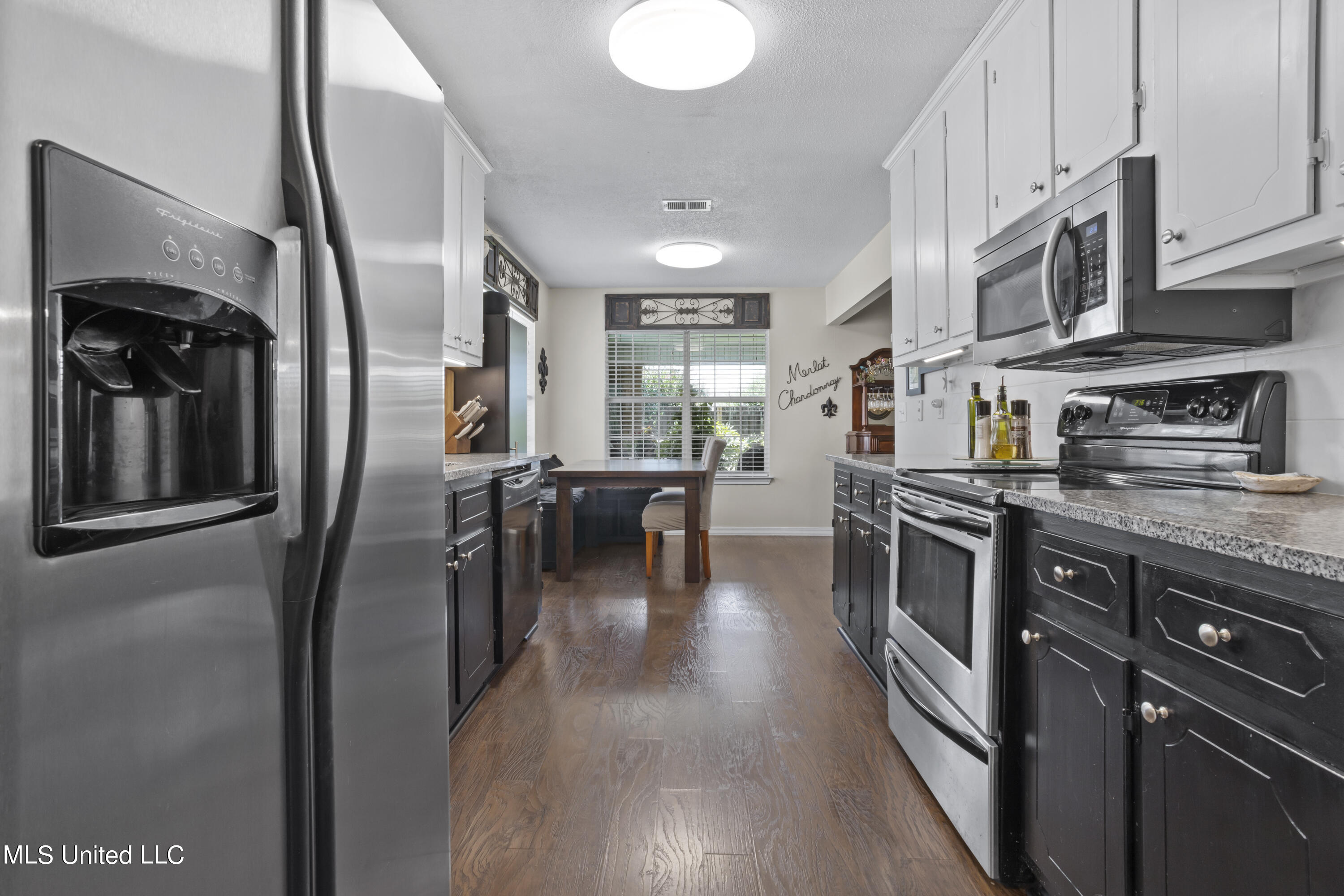 979 Bluff Ridge Biloxi, MS 39532 - Photo 9 of 21 009