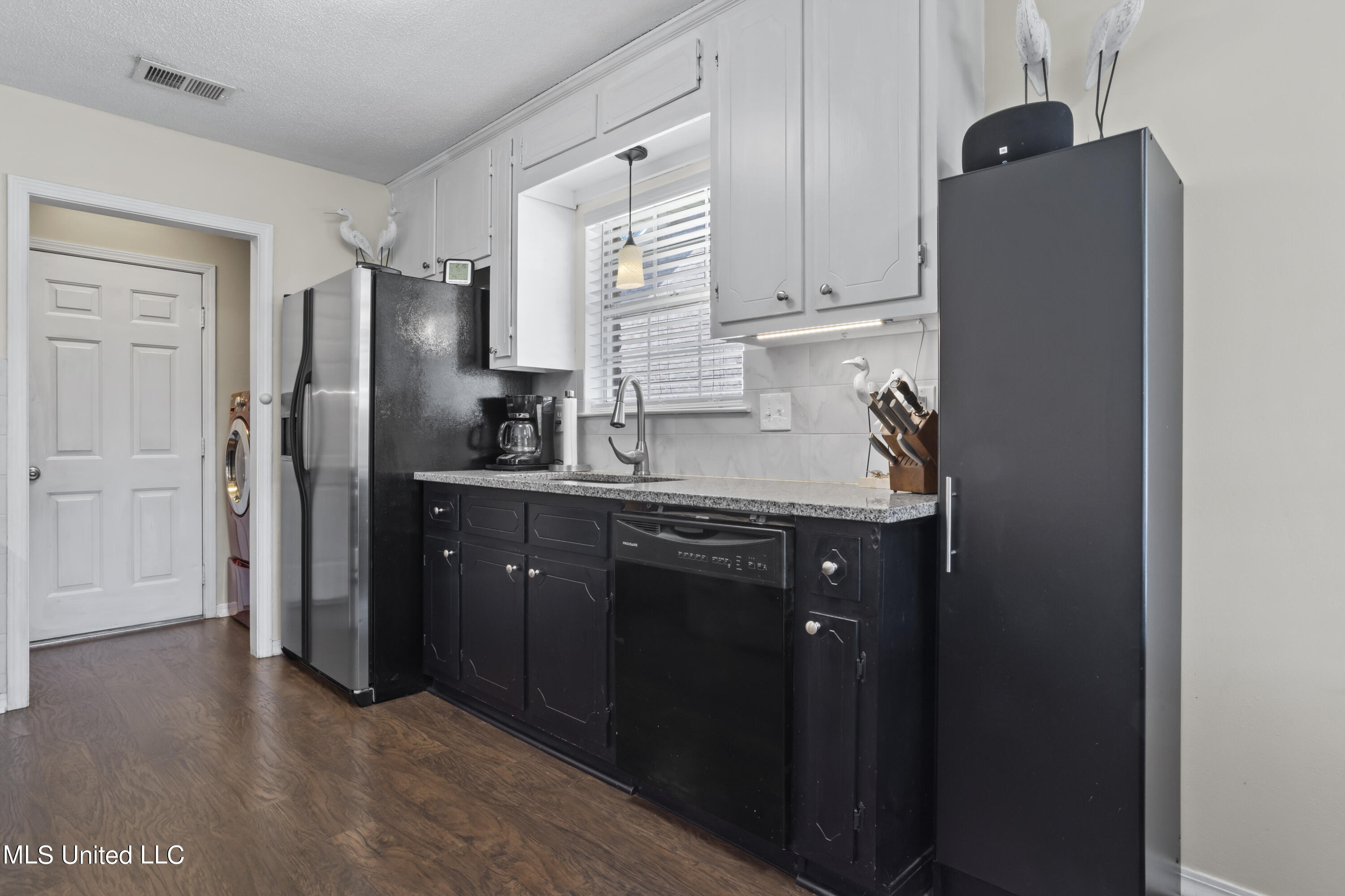 979 Bluff Ridge Biloxi, MS 39532 - Photo 10 of 21 010