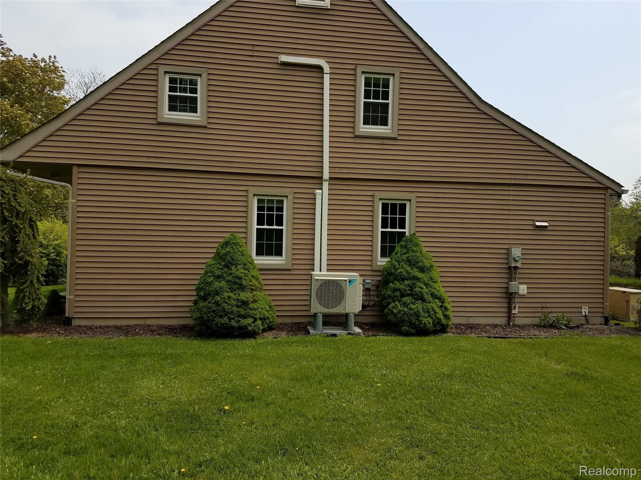 3638 Innisfree Road Howell, MI 48855 - Photo 38 of 45 Side Elevation.jpg