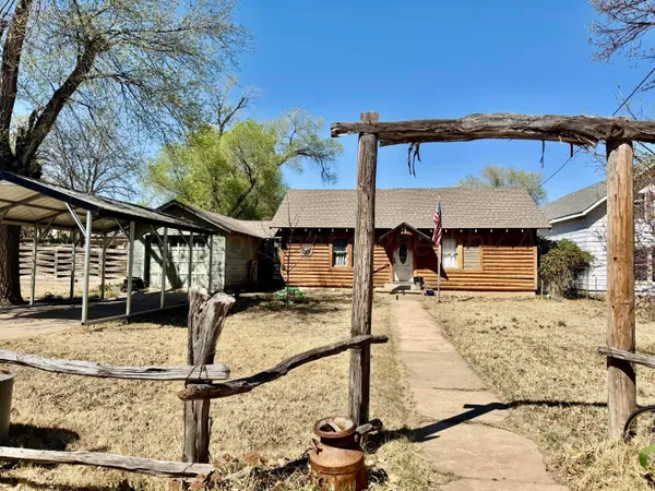 $159,000 | 811 Bungalow Avenue, Canadian, TX 79014